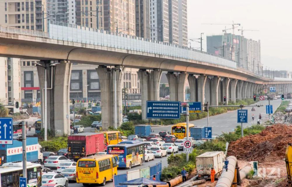 车流量巨大的仲恺大道